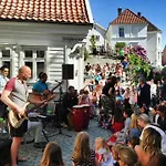 Nyaraló Dinbnb Homes I 200m To Bryggen I Make Memories With Friends And Family! Bergen